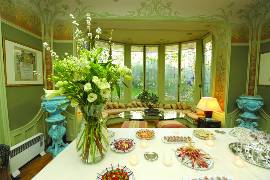 Une photo du salon de la maison de famille Louis Vuitton.