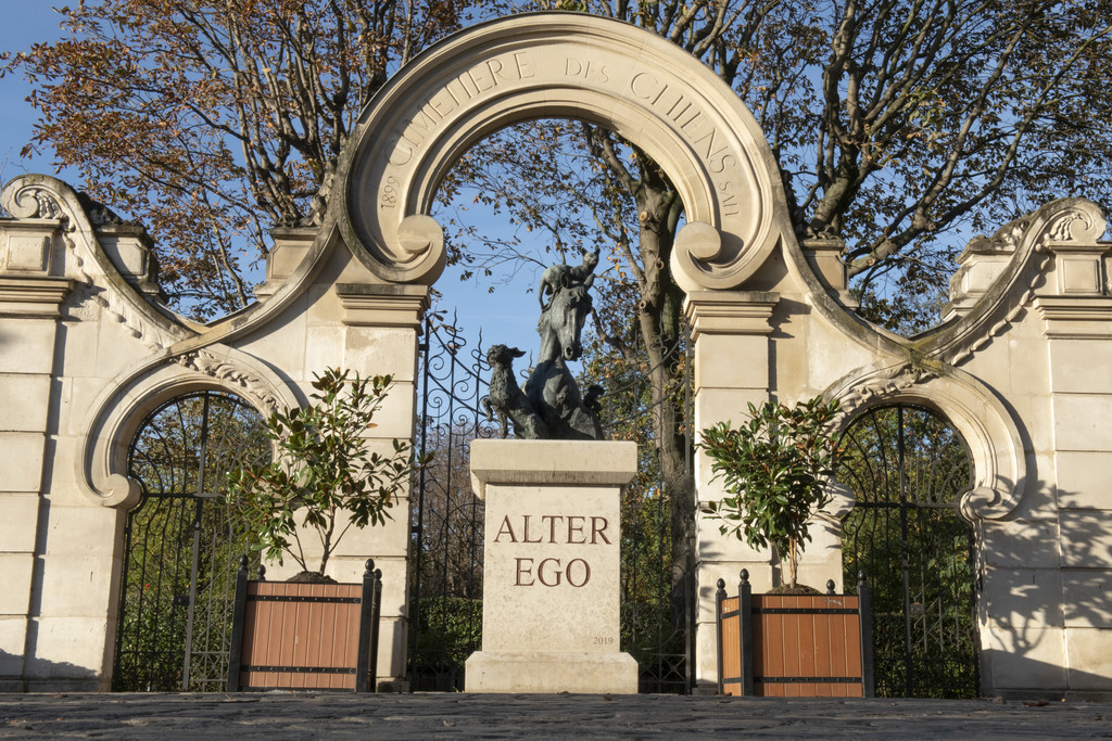 Portes d'entrée du cimetières des chiens d'Asnières-sur-Seine