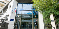 Une photo prise de la devanture de la médiathèque Alexandre Jardin à Asnières sur Seine