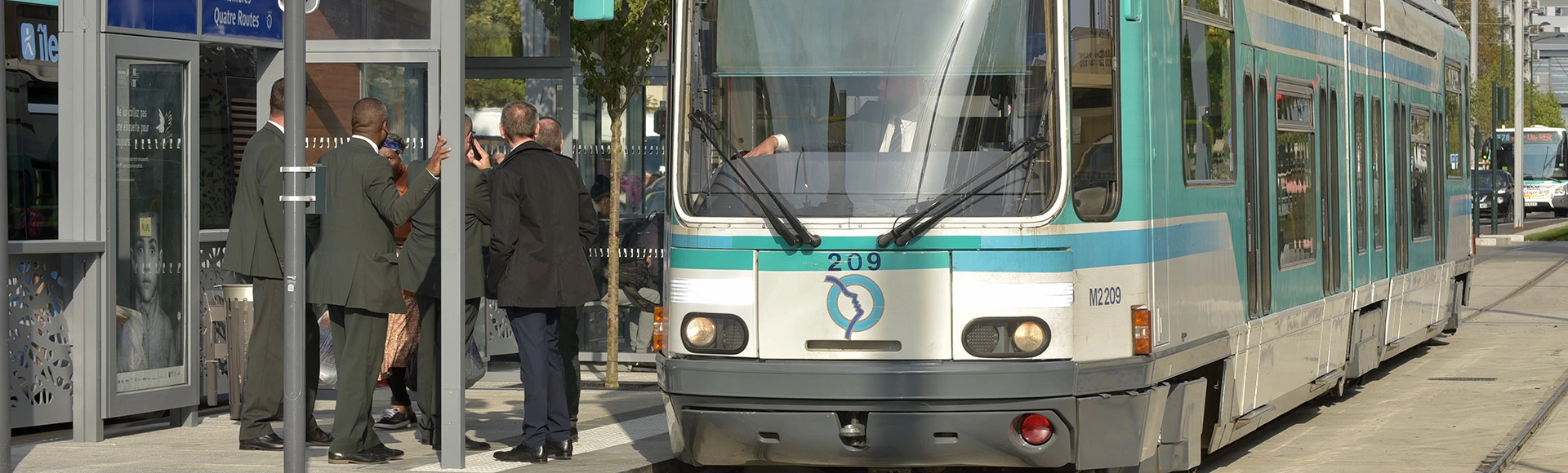 Visuel décoratif représentant une rame de tramway.