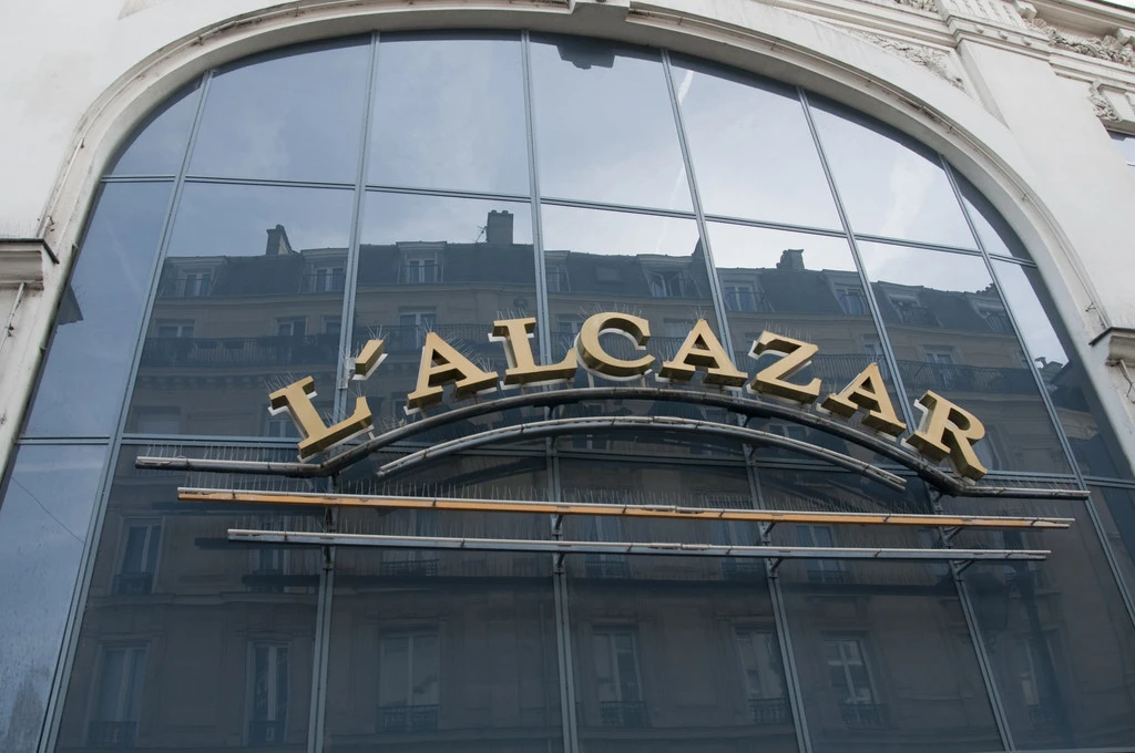 Une photo de la devanture du cinéma L'alcazar à Asnières sur Seine