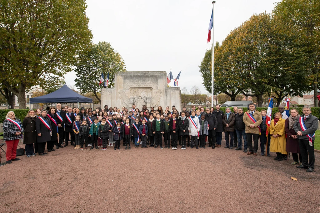 Photo commémorative du 78ème anniversaire du 8 mai 1945 à Asnières-sur-Seine