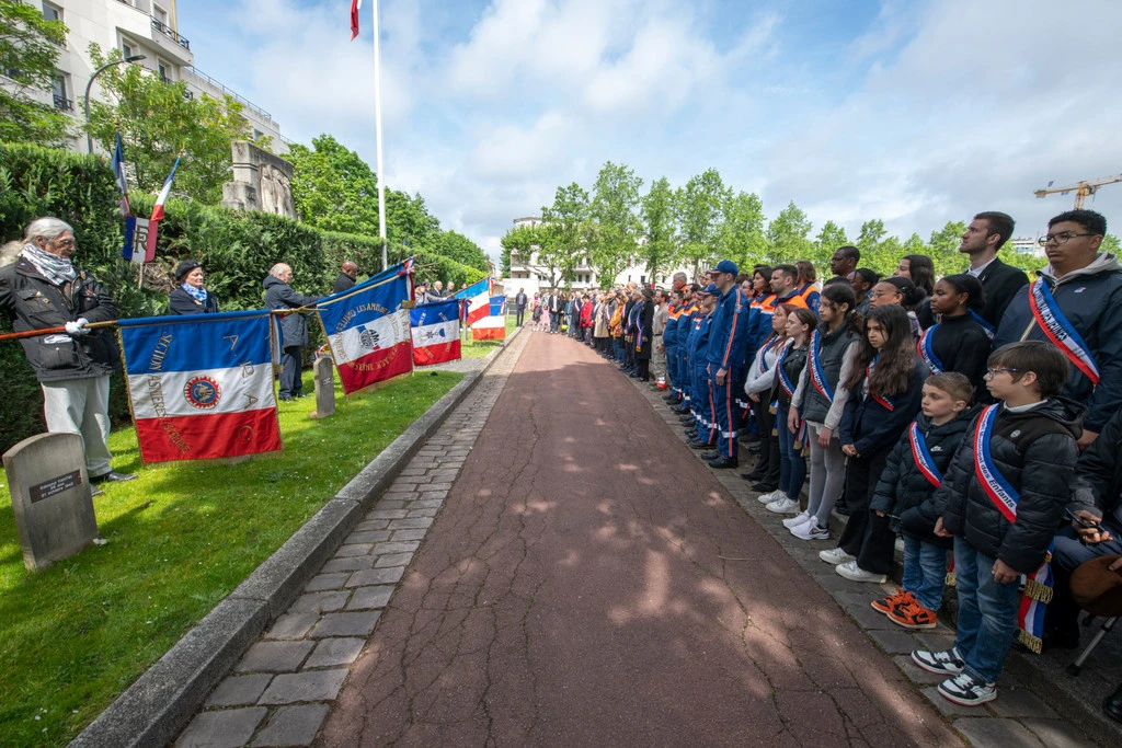 Photo commémorative du 78ème anniversaire du 8 mai 1945 à Asnières-sur-Seine