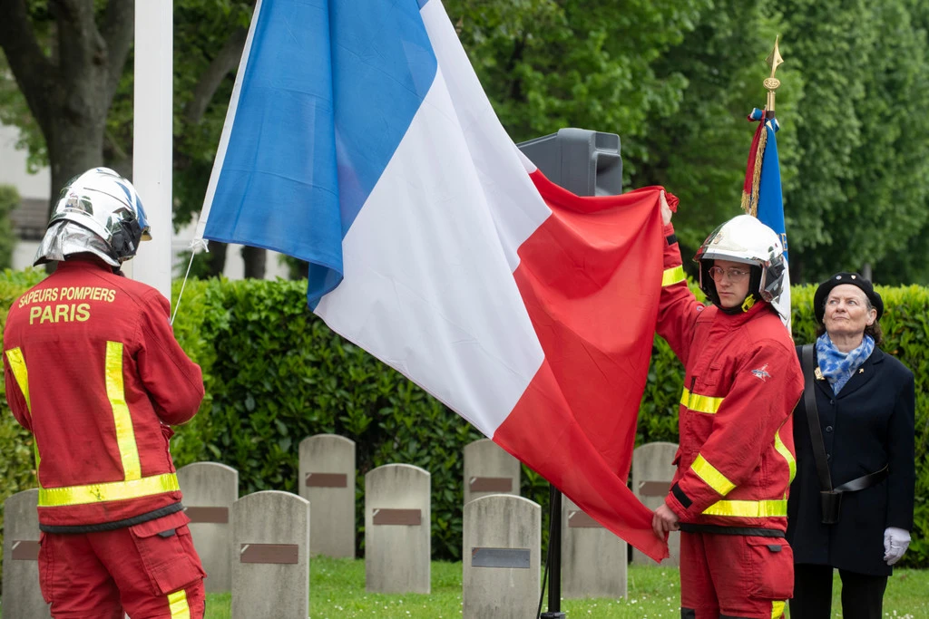 Photo commémorative du 78ème anniversaire du 8 mai 1945 à Asnières-sur-Seine