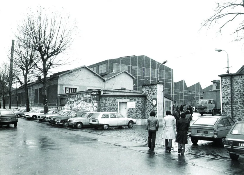 Une photo des travailleurs se dirigeant vers l'Usine Citroën 255 quai Aulagnier