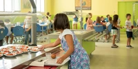 Visuel décoratif représentant des enfants à la cantine.