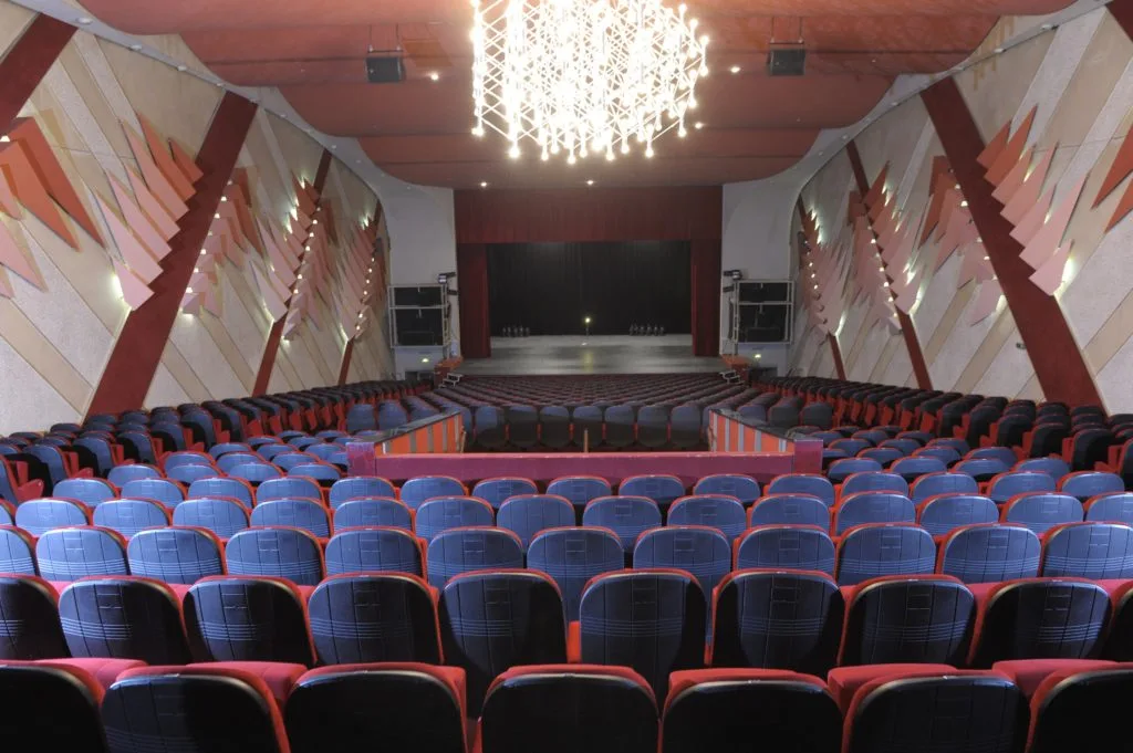 Une photo prise à l'intérieur du Théâtre Armande Béjart à Asnières sur Seine