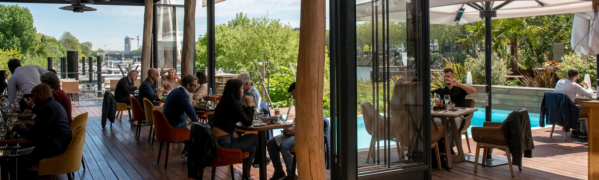 Visuel décoratif représentant des personnes attablées en terrasse à Asnières-sur-Seine.