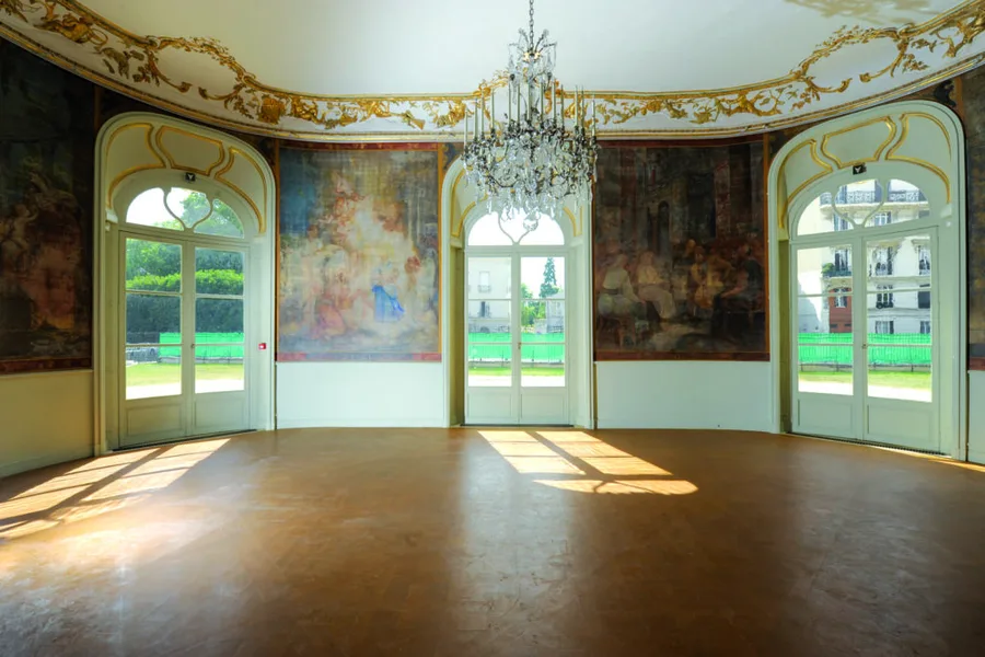 Une photo prise à l'intérieur du Château d'Asnières sur Seine