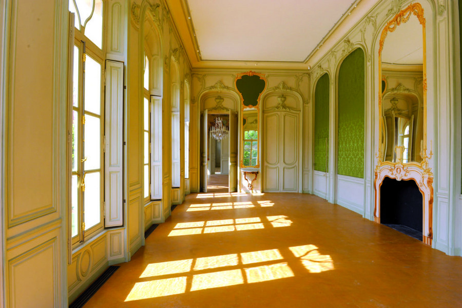 Une photo prise à l'intérieur du Château d'Asnières sur Seine