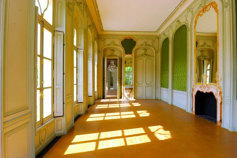 Une photo prise à l'intérieur du Château d'Asnières sur Seine