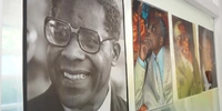 Visuel décoratif représentant la décoration murale du centre social Aimé Césaire.
