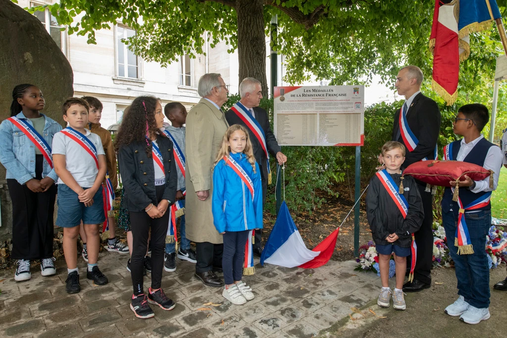 Photo commémorative du 78ème anniversaire du 8 mai 1945 à Asnières-sur-Seine