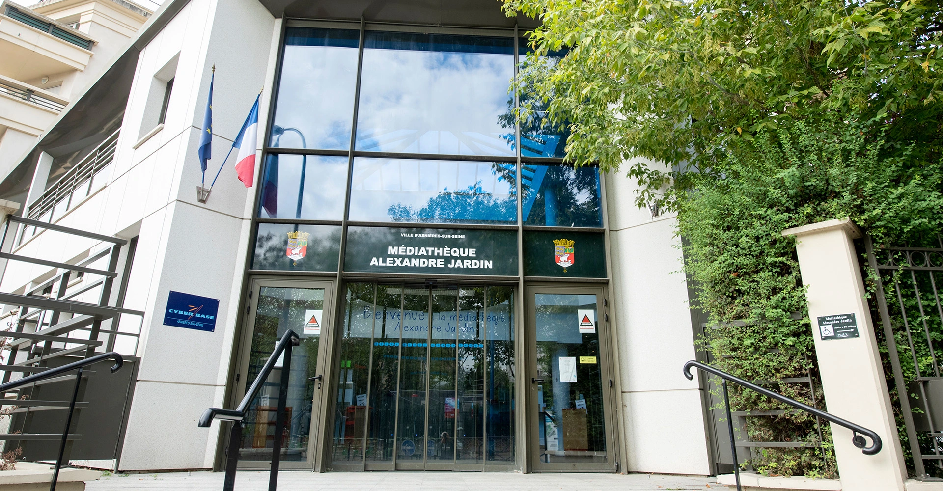 Visuel décoratif représentant la médiathèque Alexandre Jardin.